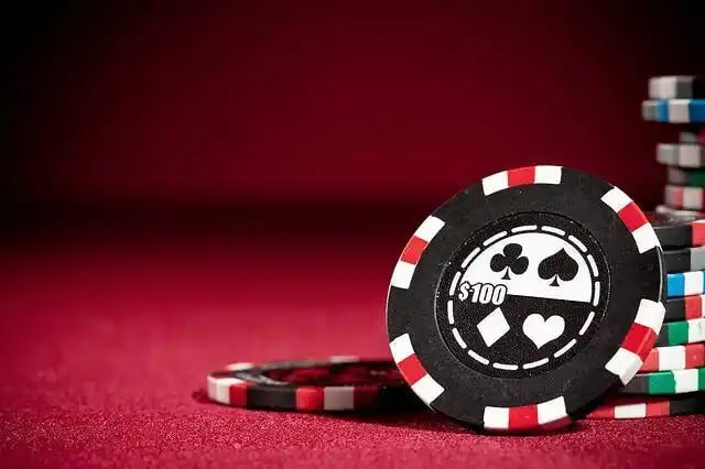 Mobile device displaying Rekap Angka game interface with betting options and live chat
